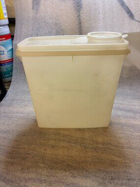 Tupperware Cereal Keeper